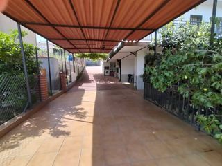 Xalet a Can Parellada. De 5 habitaciones para 2 familias con terraza, garaje, trastero