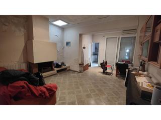 Maison jumelée à Segle XX. Venta casa adosada a reformar con muchas posibilidades.