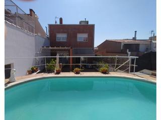 Chalet en Les Arenes - La Grípia - Can Montllor. Espectacular chalet en venta con piscina y buhardilla en terrass