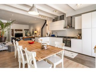 Casa  Calle ample. Casa adosada reformada con estilo, gran patio y lista para entra