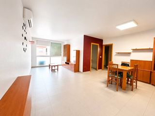 Flat in Les Arenes - La Grípia - Can Montllor. Piso en buen estado con pk. y ascensor junto a terrassa est