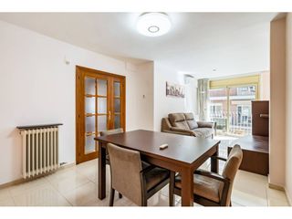 Flat  Calle antoninus pius. Piso exterior, luminoso y esquinero de 85 m con parking