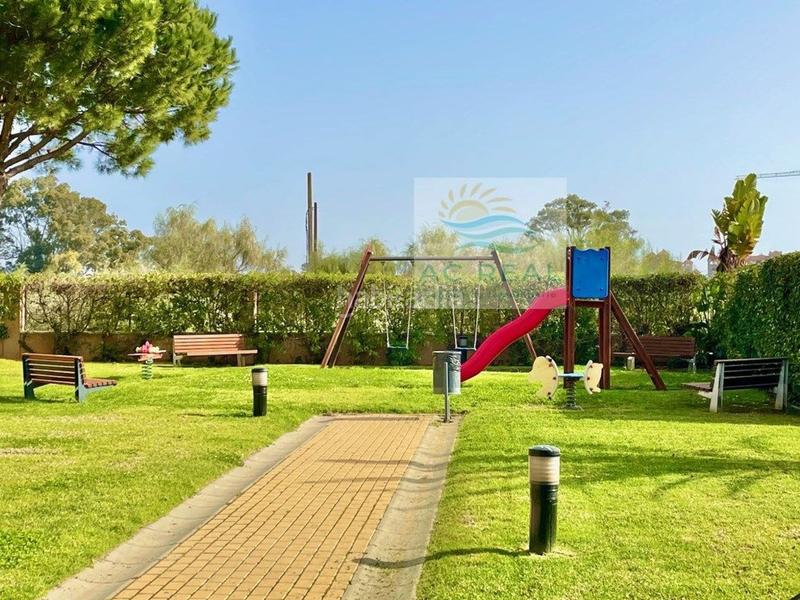 Foto 53dc7dfa-34ce-485a-8bba-aabcd08242ef. Rent flat in avenida de los cisnes 4 in Isla Canela Ayamonte