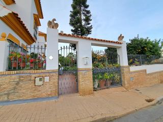 Casa aparellada  Calle 21400. Gran vivienda de esquina en ayamonte