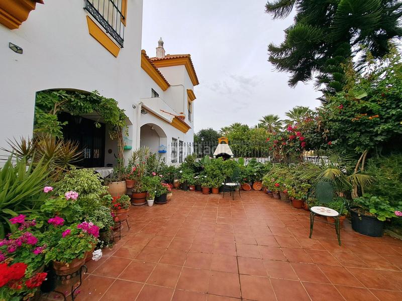 Foto 1952b435-32d4-41ce-a4af-a100b9fa800f. Casa aparellada amb aparcament a Ayamonte ciudad Ayamonte