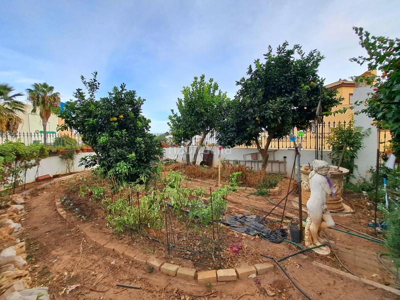 Foto 2f9e53e8-2e93-4ad9-afcd-1de6fba375d7. Casa aparellada amb aparcament a Ayamonte ciudad Ayamonte