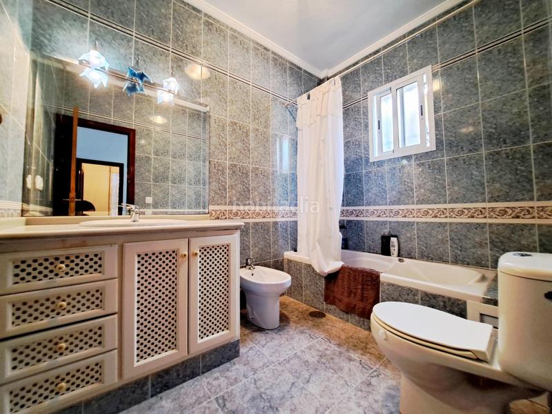 Foto b3bddebf-6fd0-49f5-8395-92df0ad9326b. Casa aparellada amb aparcament a Ayamonte ciudad Ayamonte