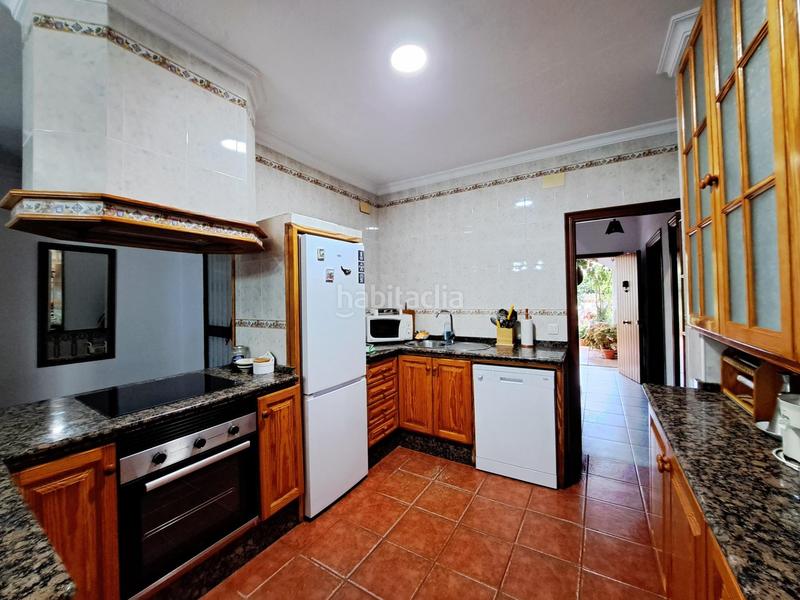 Foto e184330b-3c27-44fa-85f8-db1acabb50b3. Casa aparellada amb aparcament a Ayamonte ciudad Ayamonte