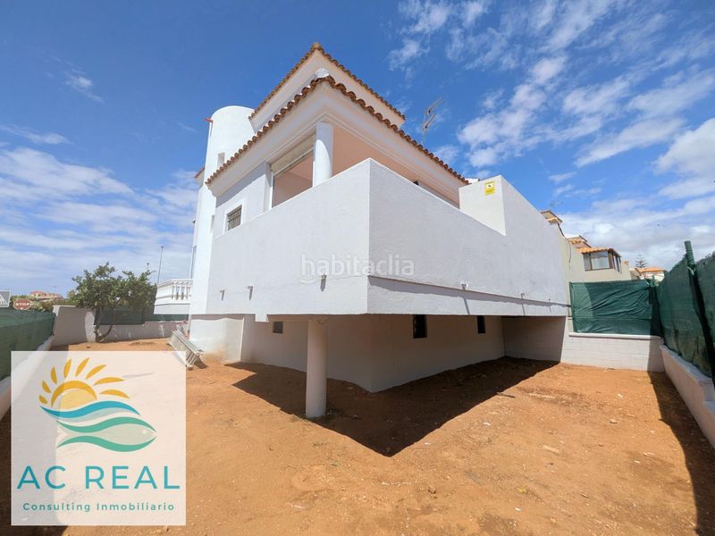 Foto 46814fc6-00a3-4565-b31b-685bb5c6033a. Casa aparellada amb aparcament a Ayamonte ciudad Ayamonte