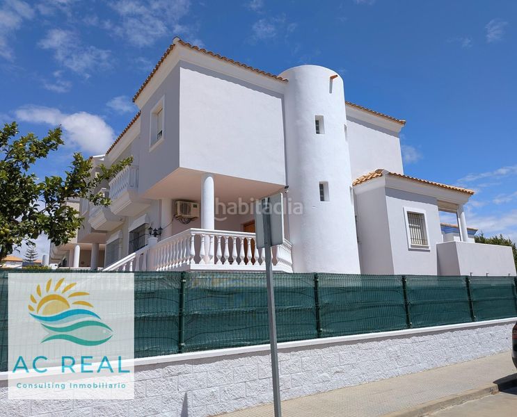Foto d04ca6fe-cfd1-4451-a22b-8982ebf7809f. Casa aparellada amb aparcament a Ayamonte ciudad Ayamonte