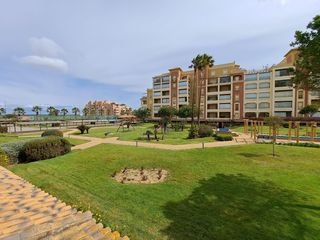 Apartament en Avenida avenida cisnes 1. Apartamento de una habitaci�n en primera l�nea de playa en isla