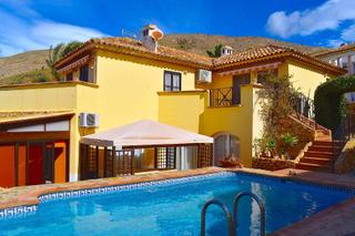 Xalet a Golf Bahía. Sensacional villa de lujo de estilo mediterráneo muy cerca de be