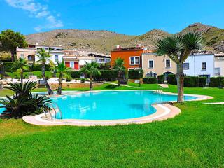 Casa adosada en Golf Bahía. Encantador chalet adosado cerca del mar mediterráneo en golf bah