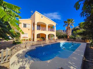 Masía en Callosa d´en Sarrià. Maravillosa casa de campo rodeada de montañas y naturaleza en ca