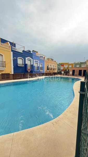 Foto 53924b8a-9003-4a31-8dfb-76b852e52089. Casa adossada amb piscina a Adra