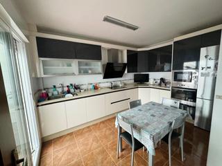 Triplex  Baco. Venta gran casa triplex en la curva. adra