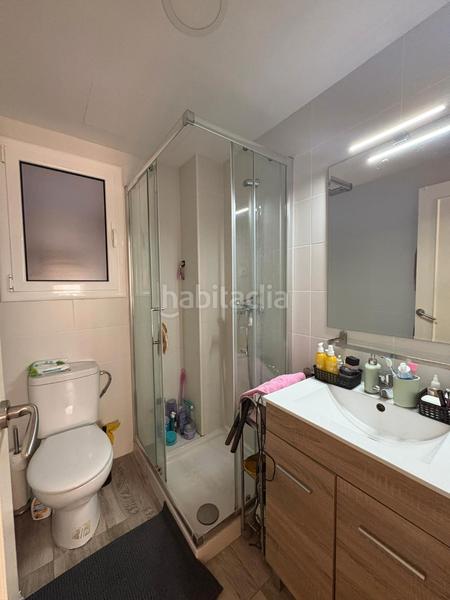 Foto 0d2f1195-0fa4-4e5e-9149-a77aff17a3ad. Piso vivienda de 97 m2 utiles junto hospiutal clínic en finca de obra vista en Barcelona