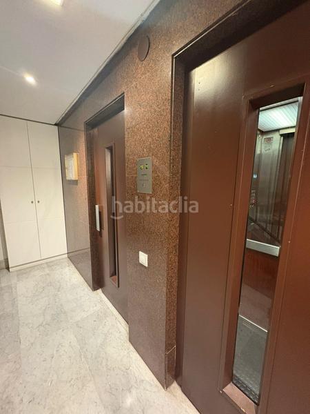 Foto 2279ff93-b512-43c8-b182-52356905a463. Piso vivienda de 97 m2 utiles junto hospiutal clínic en finca de obra vista en Barcelona