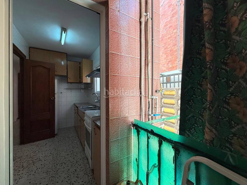 Foto 5742f69a-e27c-4a5d-aac0-b762a8c50fb7. Piso s sole en Prosperitat Barcelona