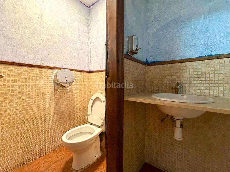 Foto 006aace7-933e-4f47-b285-4e2d6ab0cb75. Local comercial a Turó de la Peira Barcelona