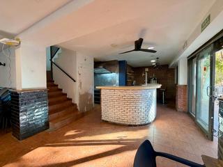 Business premise in Carrer de Travau