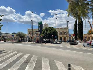 Location Local commercial  Calle galdo. Local comercial 363m2 con plaza de garaje junto a renfe
