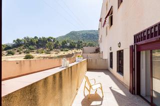 Pis a Garres y Lages. Tu piso con patio de 30 m junto a la montaña, en los garres