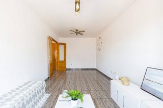 Appartement en Calle doctor fleming 4. Amplio piso con garaje y trastero en el barrio del progreso