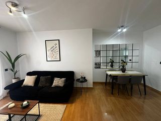 Appartement in Ronda Sur. Ronda sur  apartamento con gareje y trastero reformado