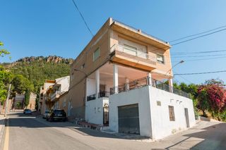 Casa a Algezares. Casa en algezares  dos viviendas 6 dormitorios , patios y terraz