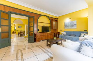 Pis  Calle de andrés baquero. Exclusiva vivienda en andrés baquero con licencia turística