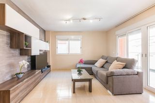 Flat in Garres y Lages. Piso con amplio balcón