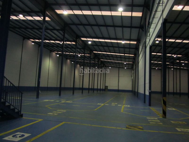 Foto b8ce8a96-9b84-442a-ab9e-8891ed86e7de. Location bâtiment à usage industriel dans Borox