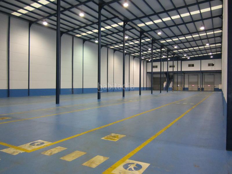 Foto 5d4083a5-a17d-4494-89b6-5147019275d4. Rent industrial building in Borox