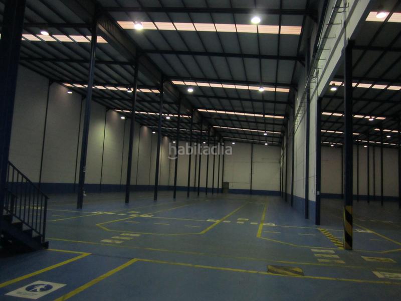 Foto b8ce8a96-9b84-442a-ab9e-8891ed86e7de. Rent industrial building in Borox