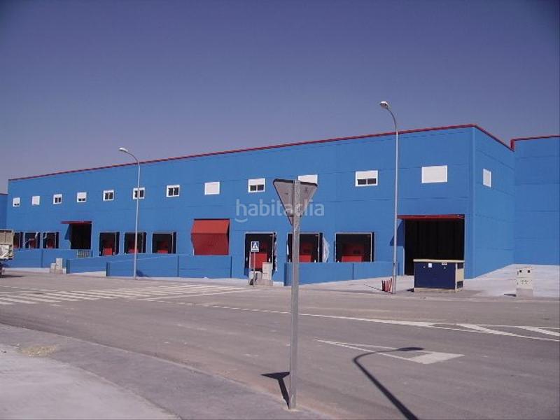 Foto f09ace23-03a1-4859-af82-91c25c664c79. Rent industrial building in Borox