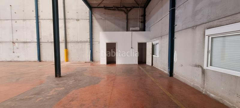 Foto 4caee842-0406-44c7-9c48-27308229228e. Alquiler nave industrial nave para entrar, grande, alta, con instalaciones, porton 5x5 en Borox