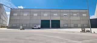 Lloguer Nau industrial  Desconocido. Nave para entrar, grande, alta, con instalaciones, porton 5x5