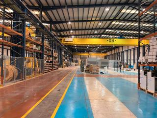 Lloguer Nau industrial  Avenida de la industria. Nave logistica, ya funcionando, con 4 puentes gruas