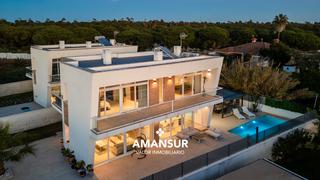 Chalet in El Rompido. Espectacular chalet con piscina en el rompido