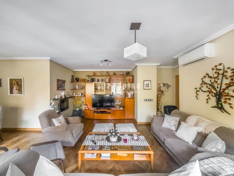 Foto 3098f66f-0f35-4c8f-b146-fb0ecad3eea7. Pis amb calefacció aparcament piscina a Parque Oeste-Fuente Cisneros Alcorcón