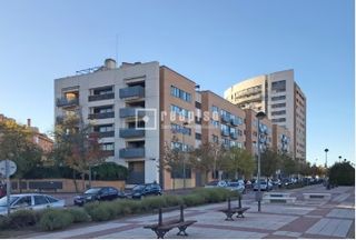 Pis a Parque Oeste-Fuente Cisneros. Redpiso nuevo ensanche sur vende en parque oeste !!