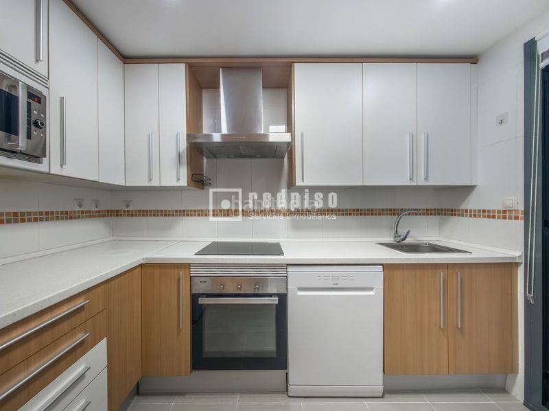 Foto f3278fbe-58f6-4606-9575-e3e554cf1af6. Flat with heating parking pool in Parque Oeste-Fuente Cisneros Alcorcón