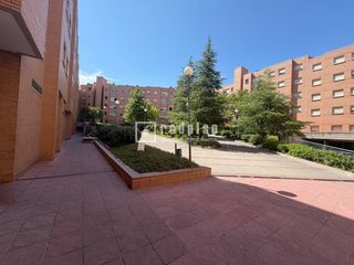 Location Appartement à Parque Oeste-Fuente Cisneros. Luminoso piso en alquiler en calle estocolmo