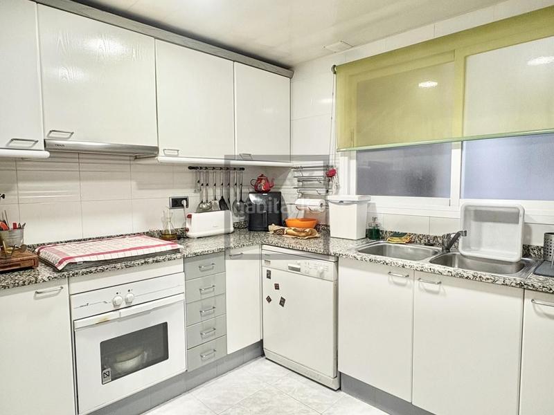 Foto 8d471889-aeb7-44e3-9a60-d8338a933697. Flat with heating parking in Can Boada Terrassa