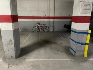 Parking voiture  Carrer de francisco herrera