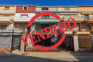 Casa adossada a Playa Morros de Gos. Adosado de 4 alturas a pasos del mar en morro de gos  170.000!