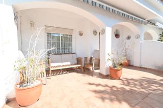 Casa aparellada  Avinguda de mas d'en serra. Casa pareada con grandes espacios exteriores centro de roquetes