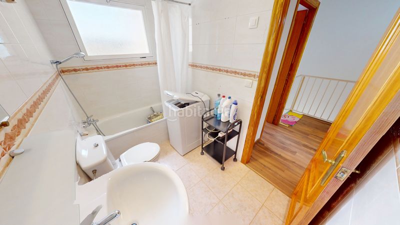 Foto d060ebeb-67e7-41c4-bd0f-49ec86b7f0d8. Casa adossada amb piscina a Pueblo Acantilado-Lanuza Campello (el)