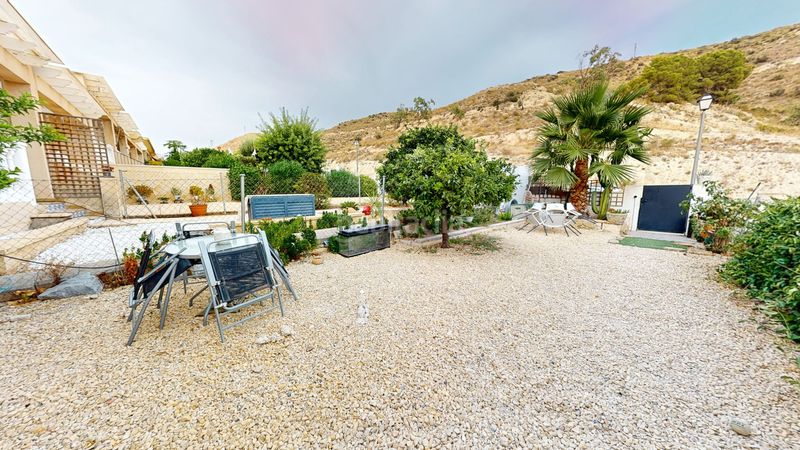 Foto 3d7c883e-7629-40b8-a345-aaee59183498. Casa amb piscina a Busot